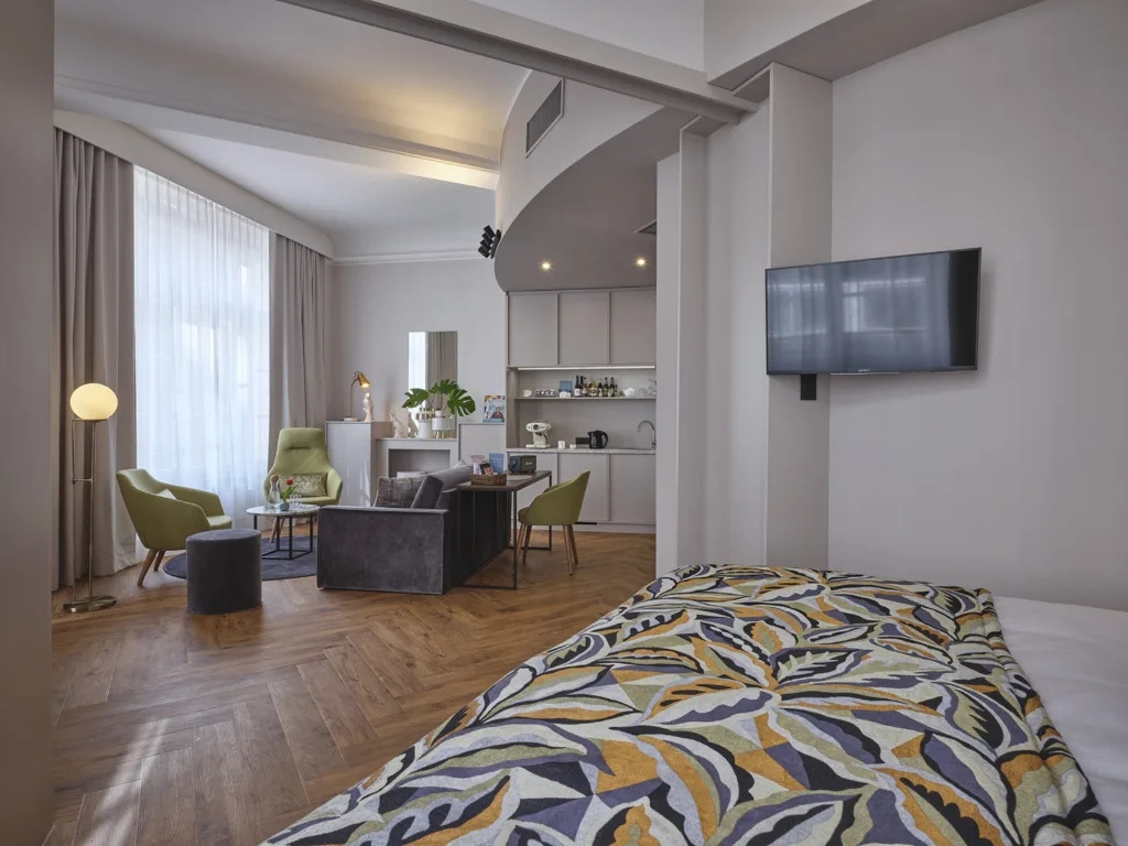 Double Suite (full double bed)