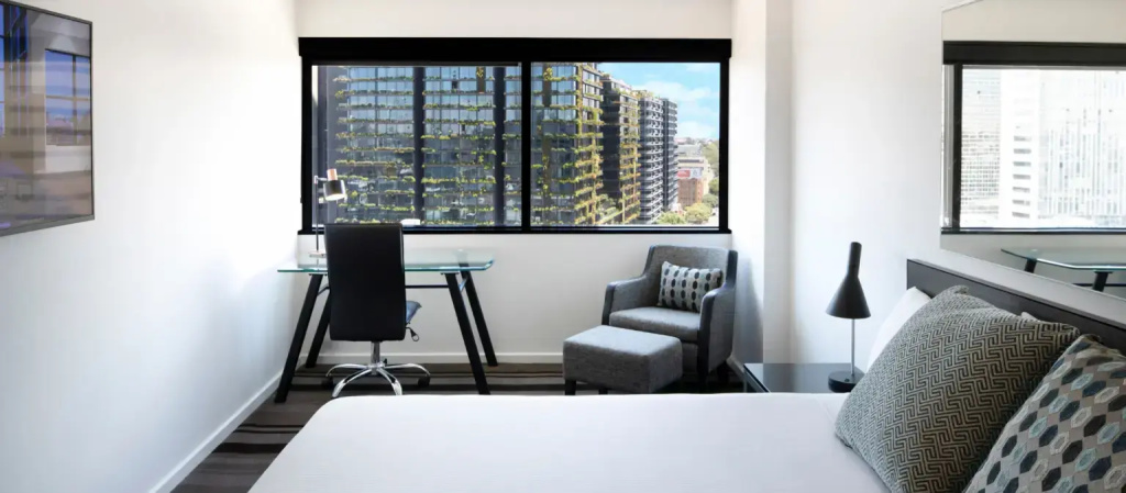 Double Suite with city view (full double bed)