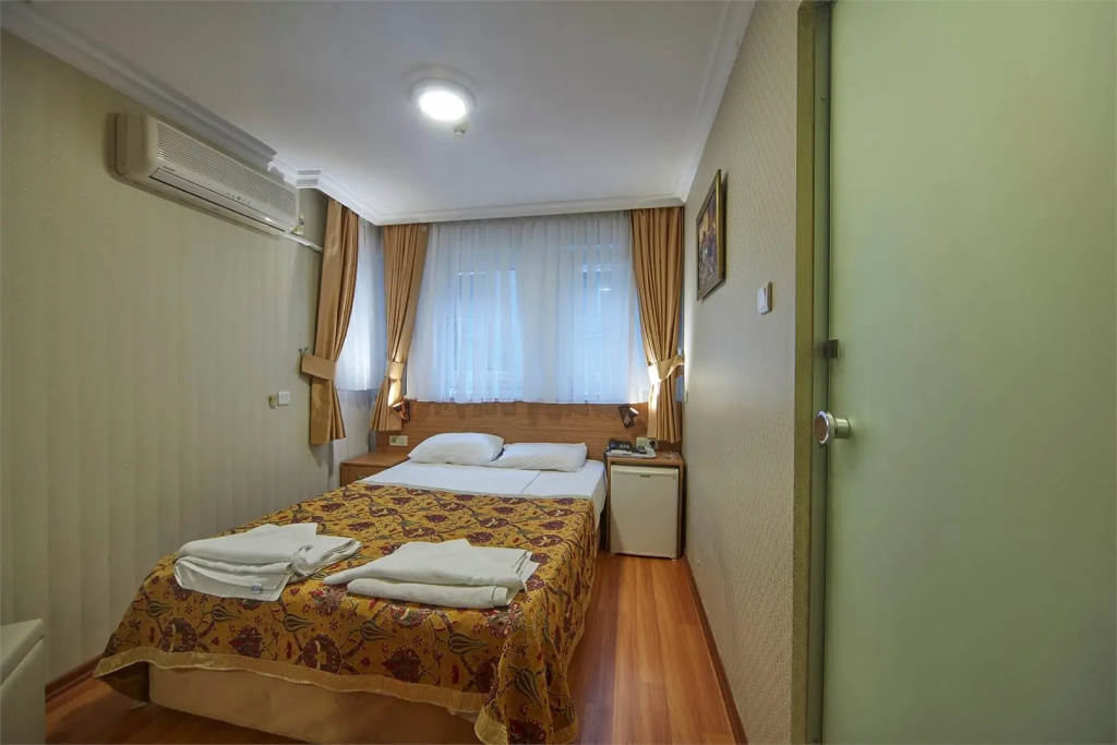 Double room (full double bed)