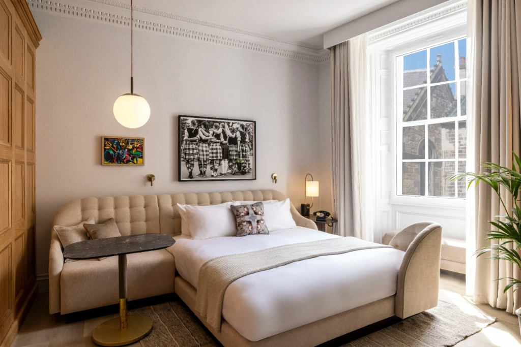 Grand Double chamber (full double bed)