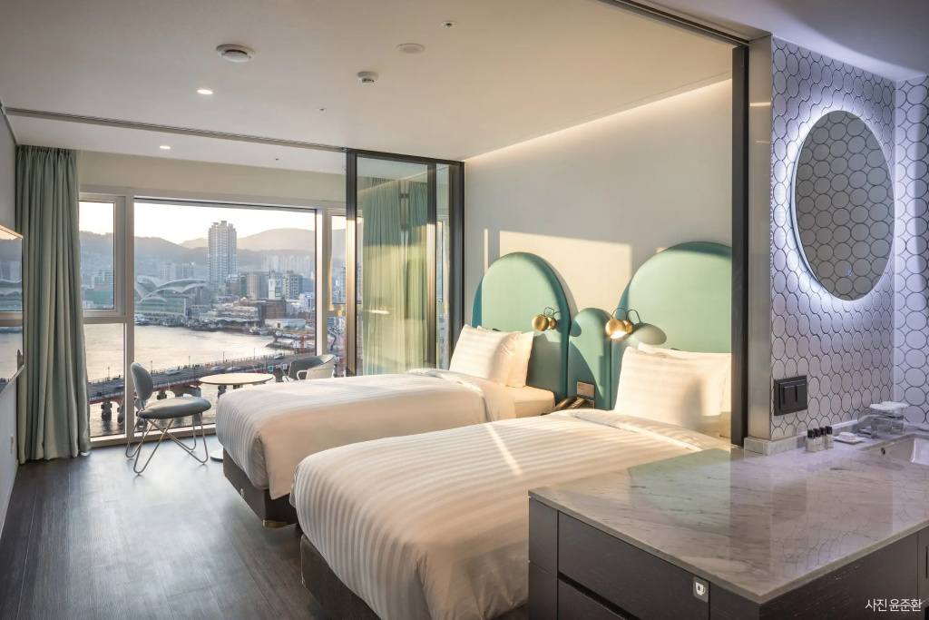 Standard Double room with ocean view (twin beds)