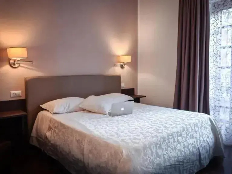 Modern Double room (full double bed)