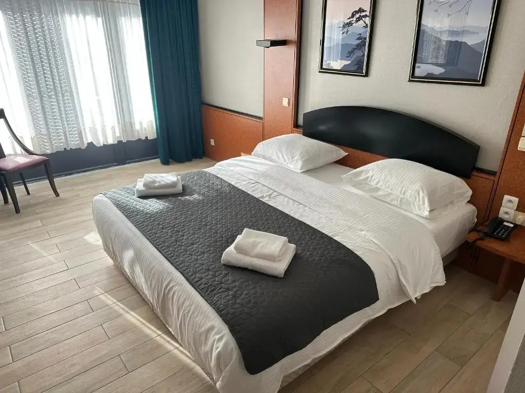 Double room (full double bed)
