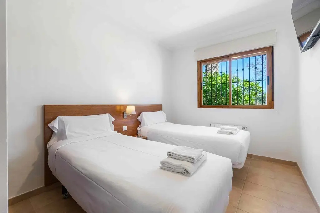 2 Bedrooms Apartment