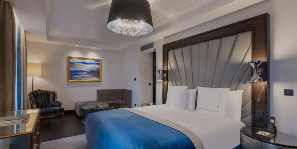 Royal Double Savoy Suite (full double bed)
