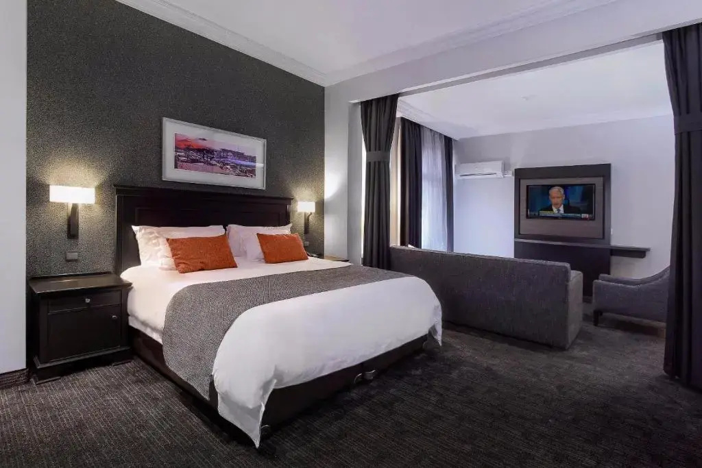 Executive Double Suite (full double bed)
