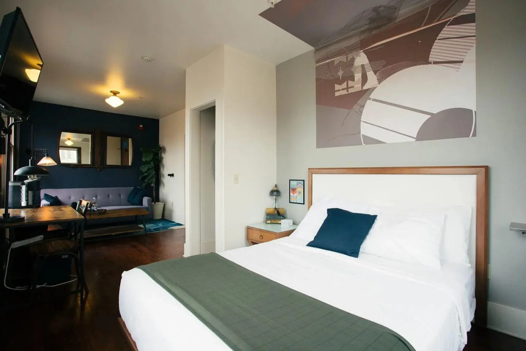 Double Suite (full double bed)