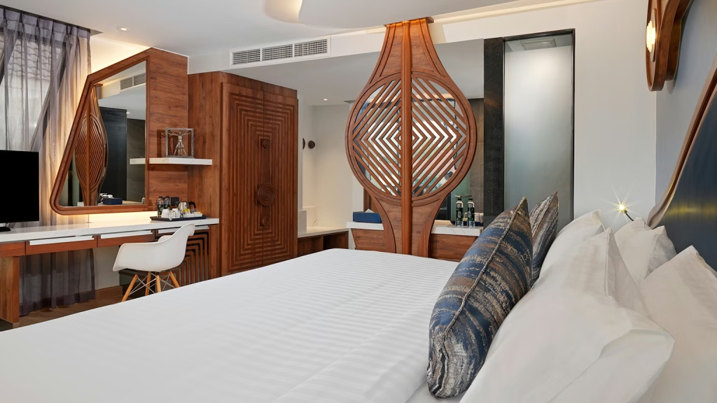 Deluxe Corner Double room with sea view (twin beds)