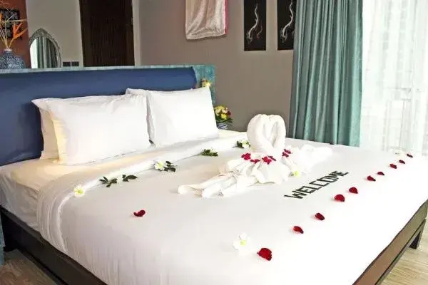 Double Sunrise Suite (full double bed)