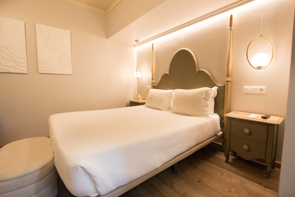 With Hydromassage Bathtub and Fireplace Double room (full double bed)