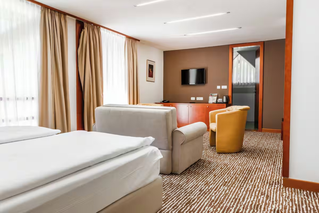 Standard Double Suite (full double bed)