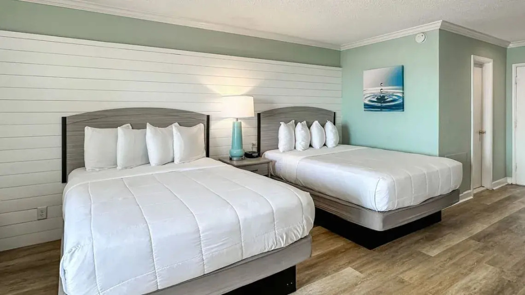 Gulf Front Quadruple room with balcony