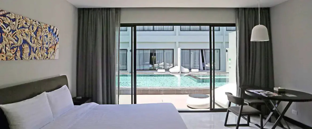 Pool Access room