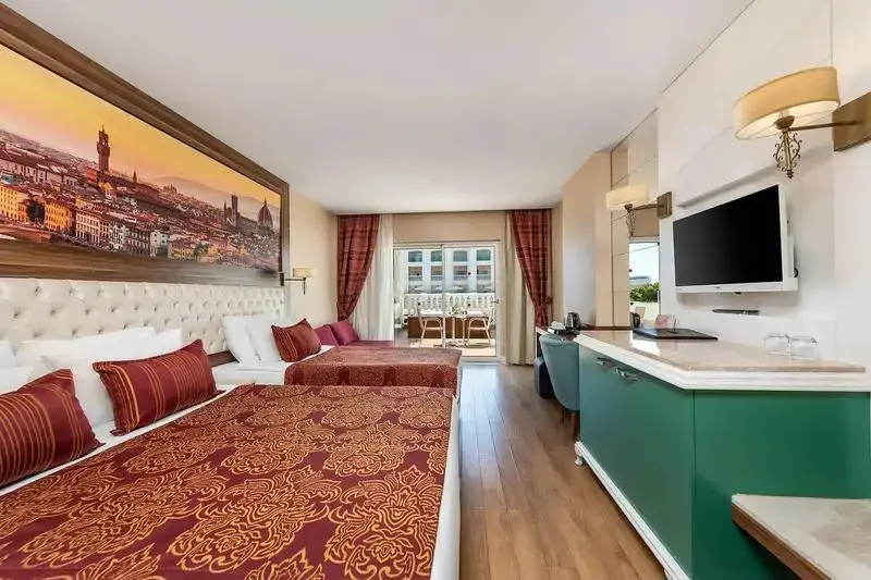 Superior with Jacuzzi Double room (full double bed)