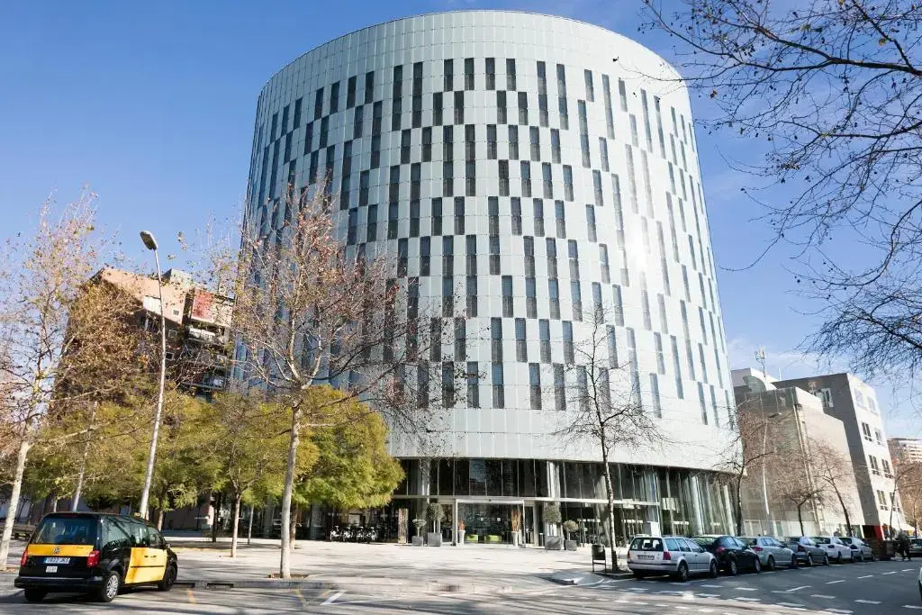 Отель Barcelona Condal Mar Affiliated by Meliá