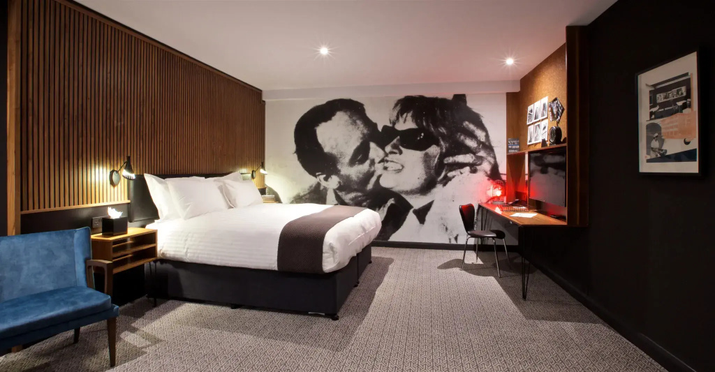 Snug (no window) Double room (full double bed)