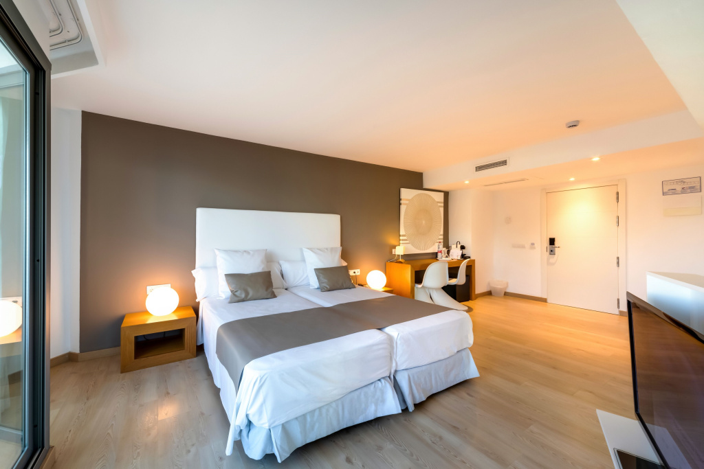 Superior Double Junior Suite with partial sea view (twin beds)
