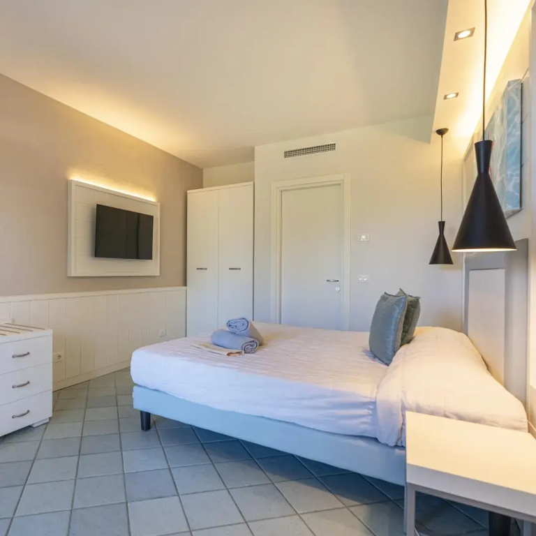 Deluxe Comfort Double room (full double bed)
