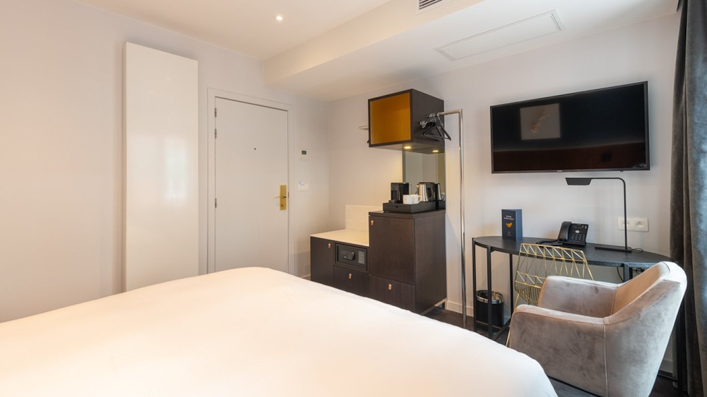 Sablon Double room (full double bed)