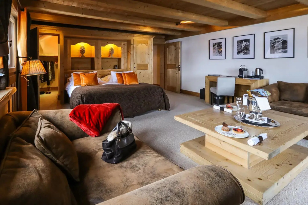 Deluxe Double Suite (full double bed)