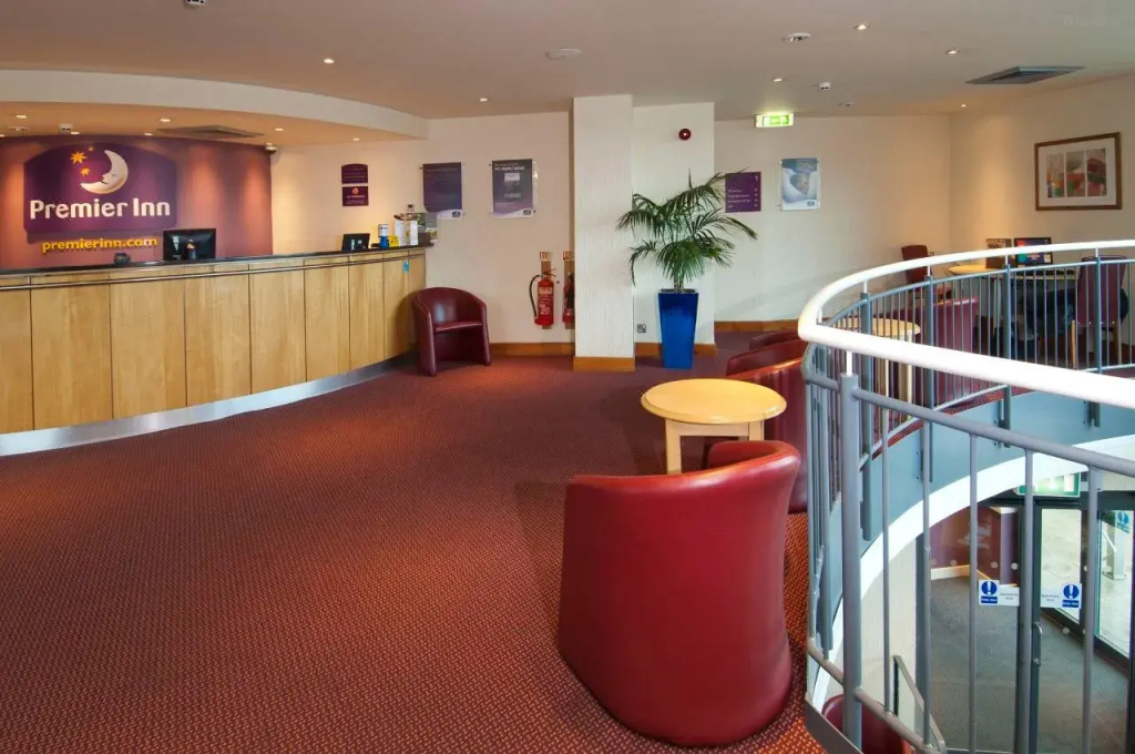 Premier Inn London Wimbledon South — фото