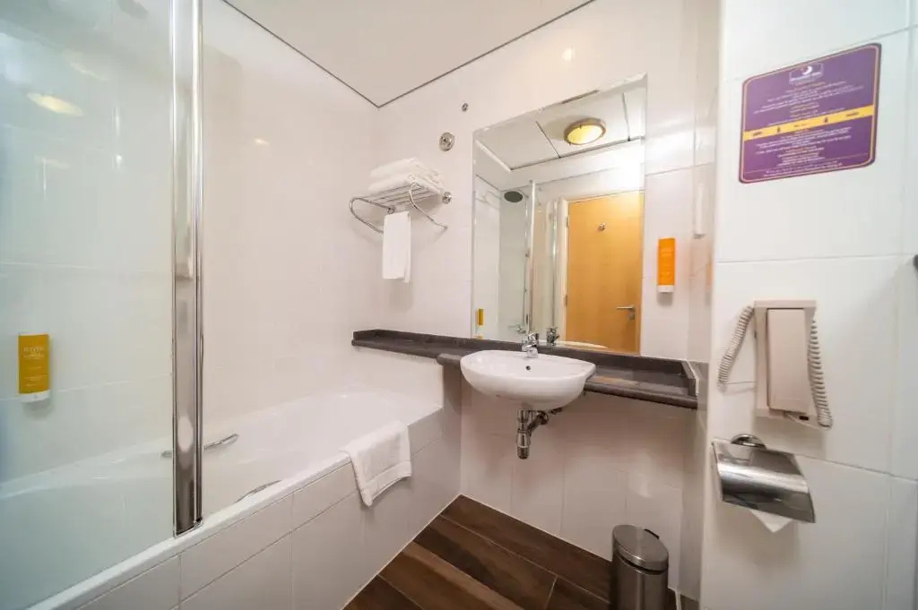 Premier Inn Dubai Investment Park - Chambres