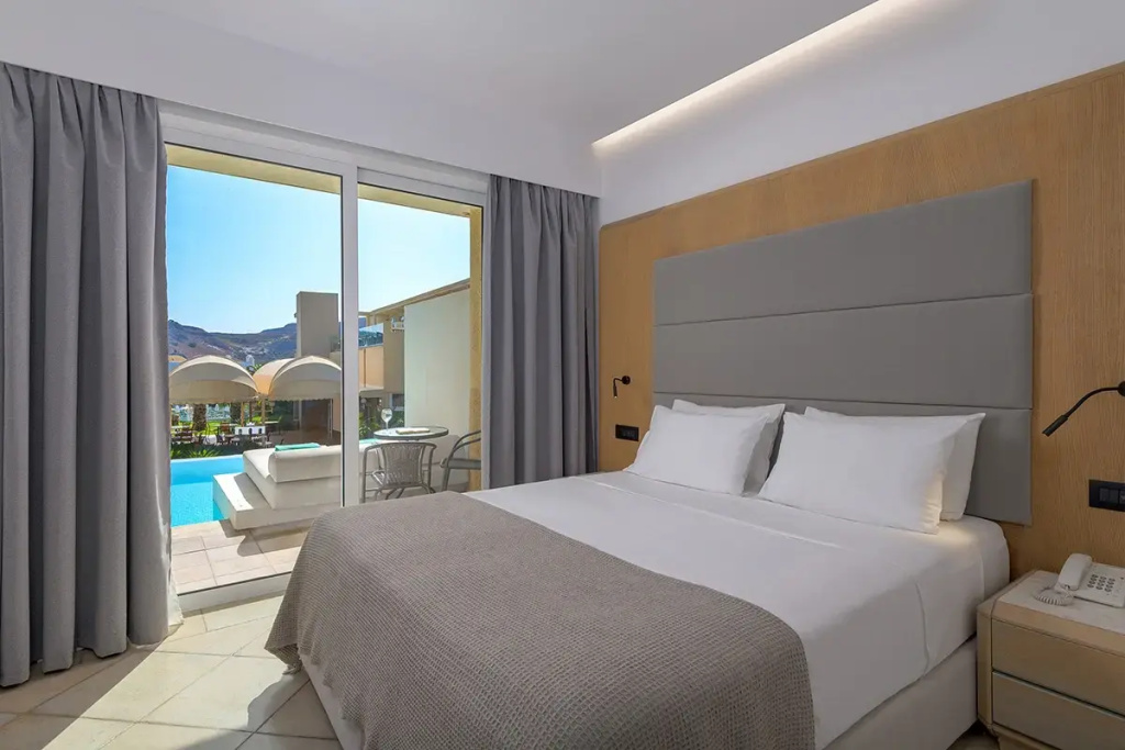 Shared Pool Double Suite with garden view (full double bed)