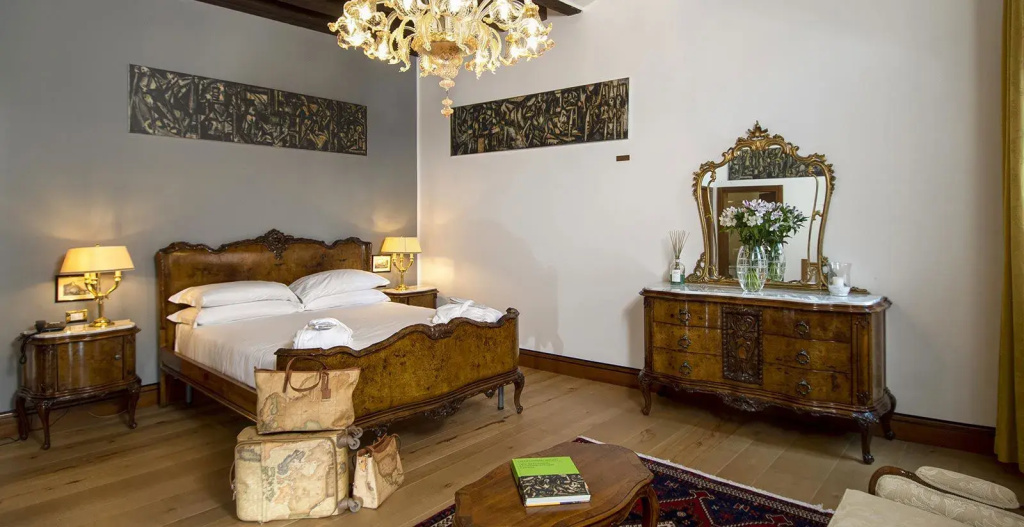 Vedova Double Suite (full double bed)