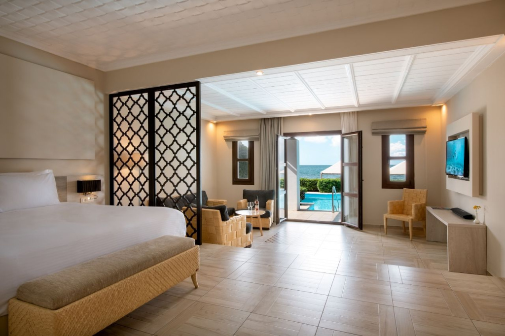 Ambassador Private Pool Double Suite seafront (full double bed)