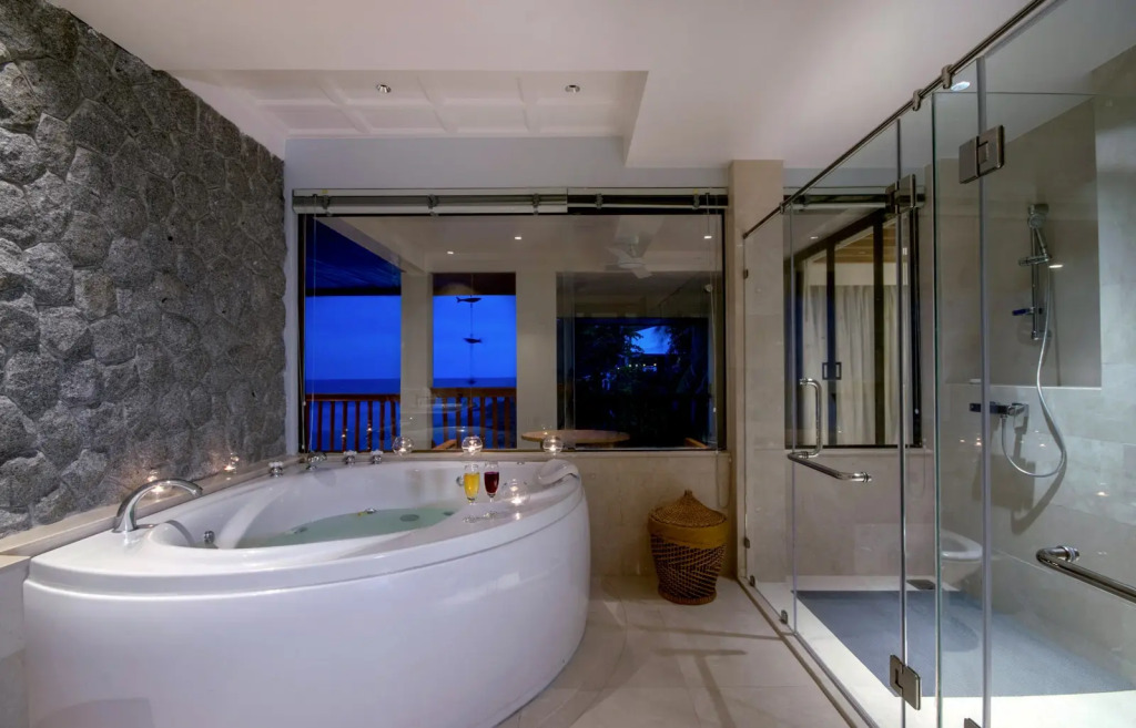 Двухместный люкс Royal Thani c 1 комнатой двуспальная кровать в Katathani Phuket Beach Resort