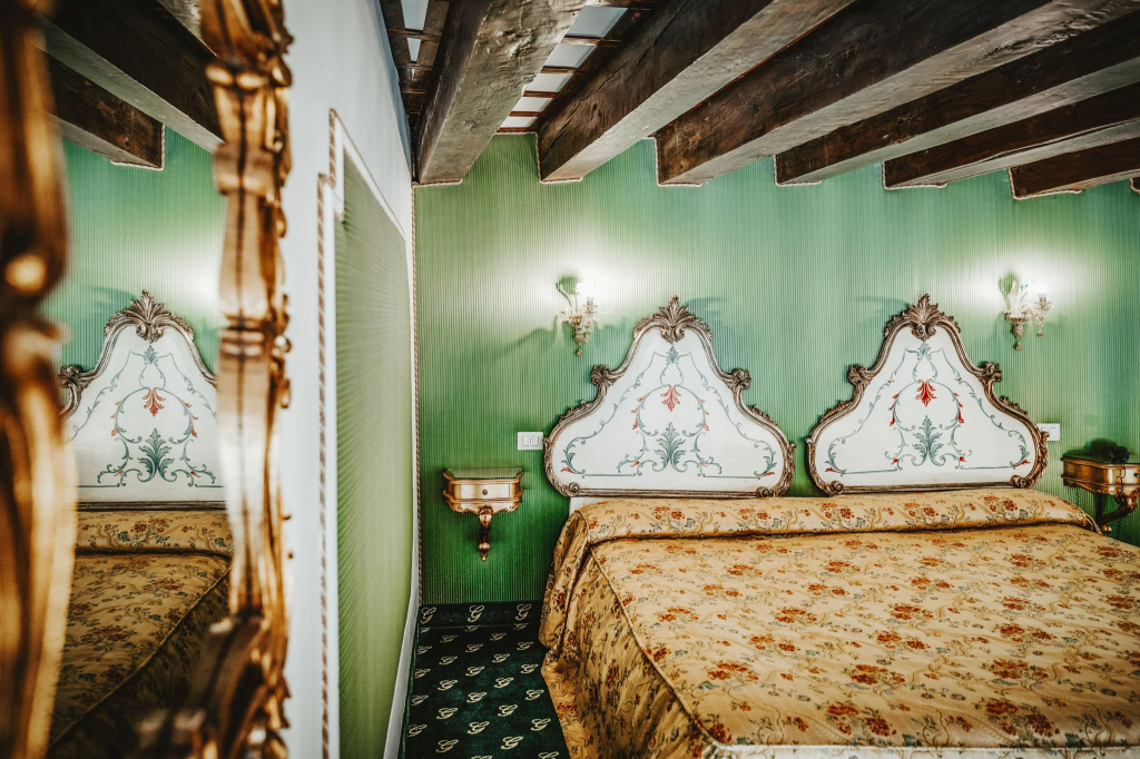(1)Loft Double Junior Suite (full double bed) at Hotel Giorgione in Venice