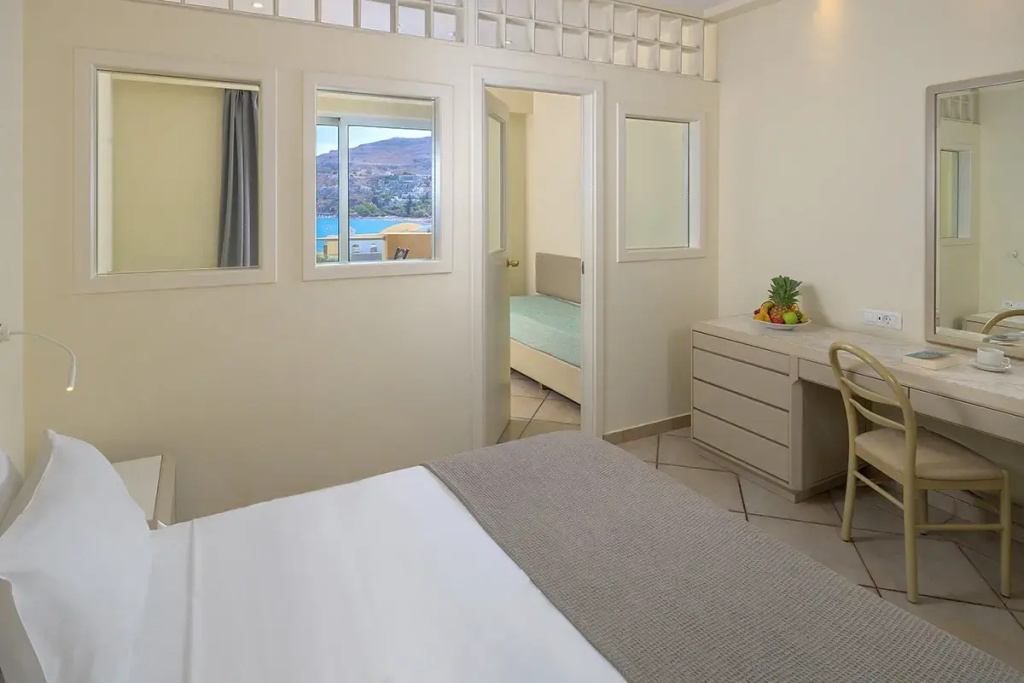 Family Double room with sea view (full double bed)