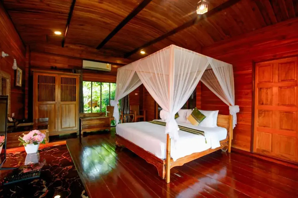Deluxe Double room (full double bed)