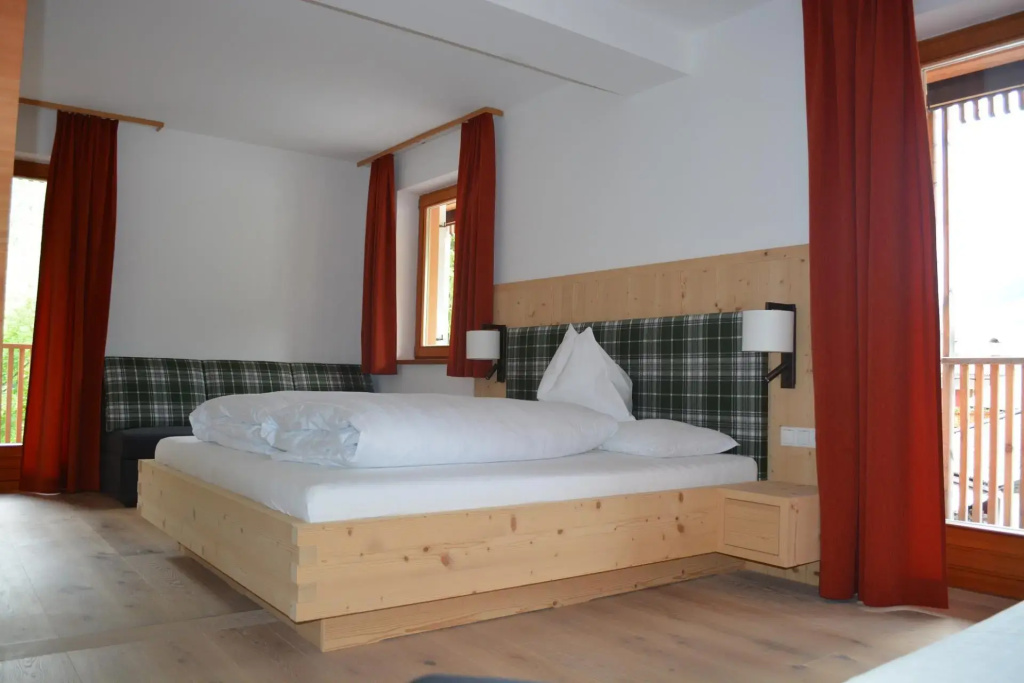 Monte Elmo Double Suite (full double bed)