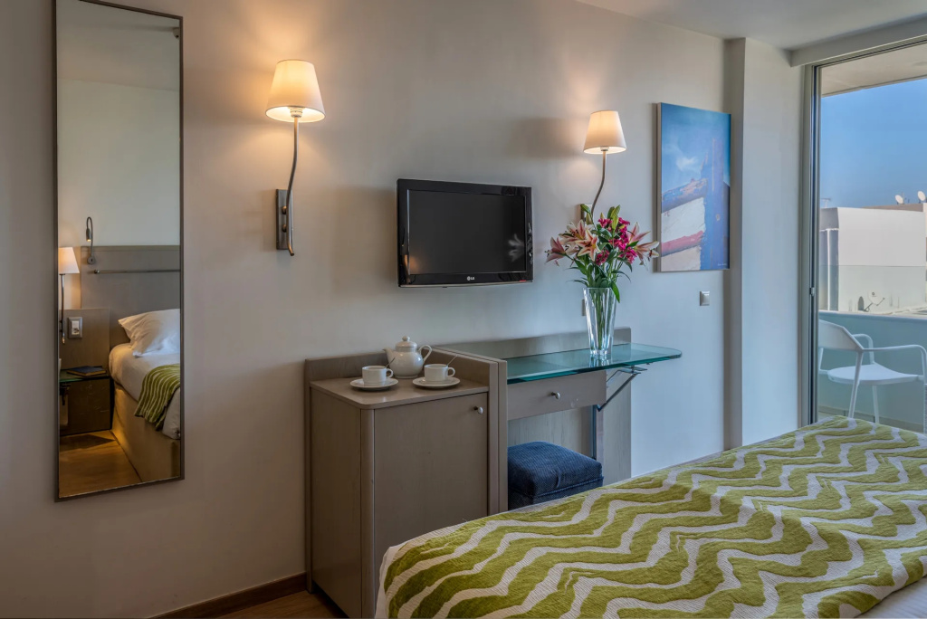 Double room Side Sea View (twin beds)