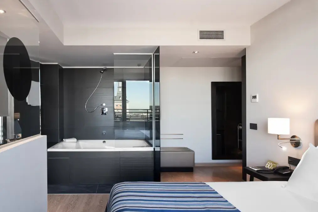 Deluxe Double room (full double bed)