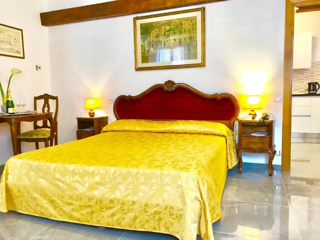 Double Junior Suite (full double bed)