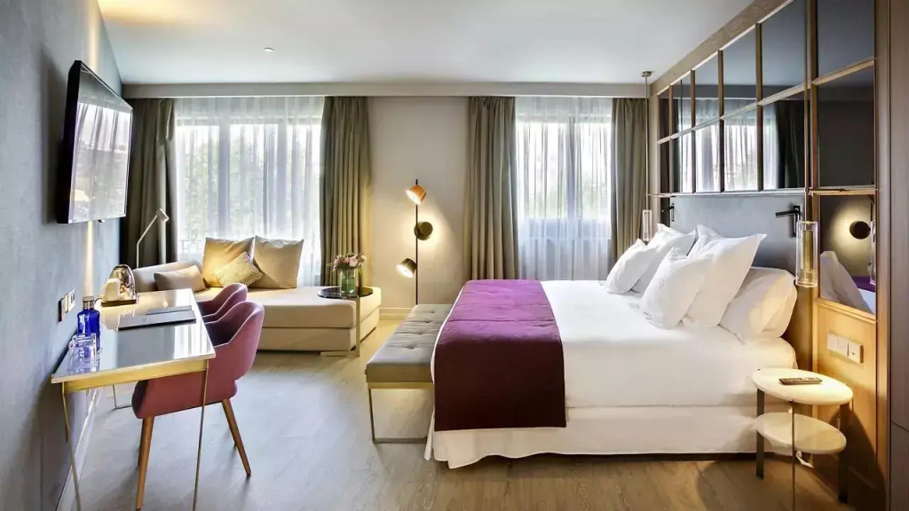 Emperor Double room (full double bed)