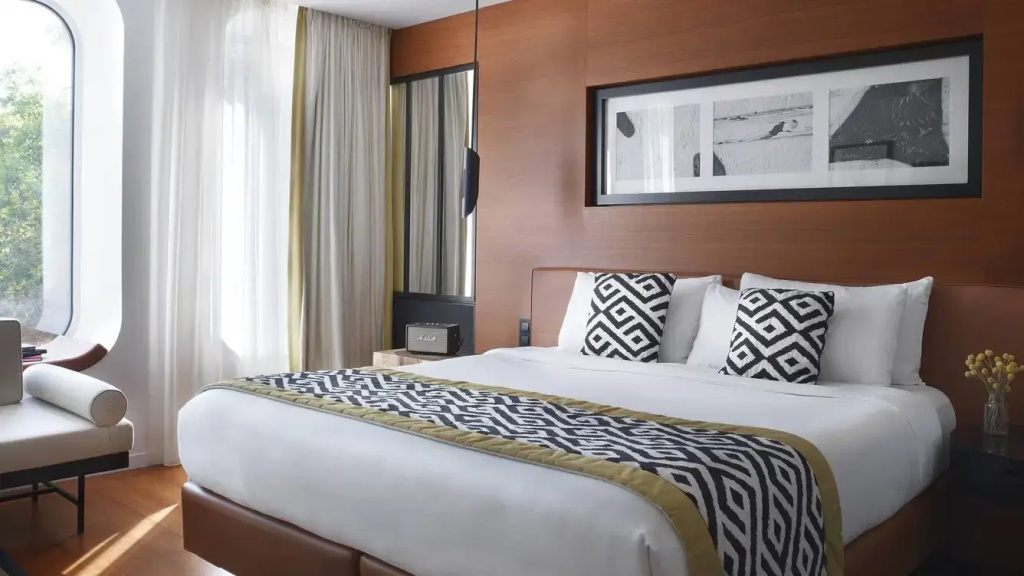 Double Artist Studio Junior Suite (full double bed)
