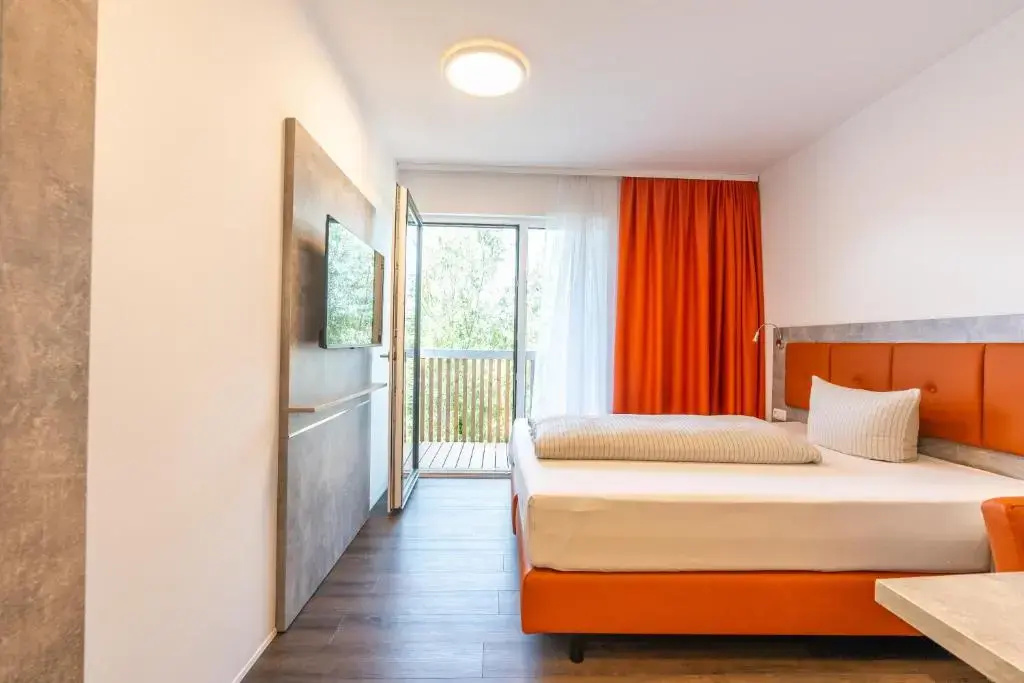 Double room (full double bed)