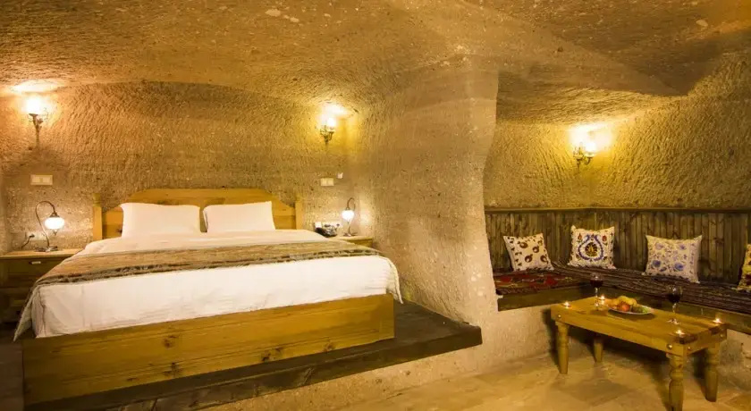 Deluxe Cave Double Suite (full double bed)