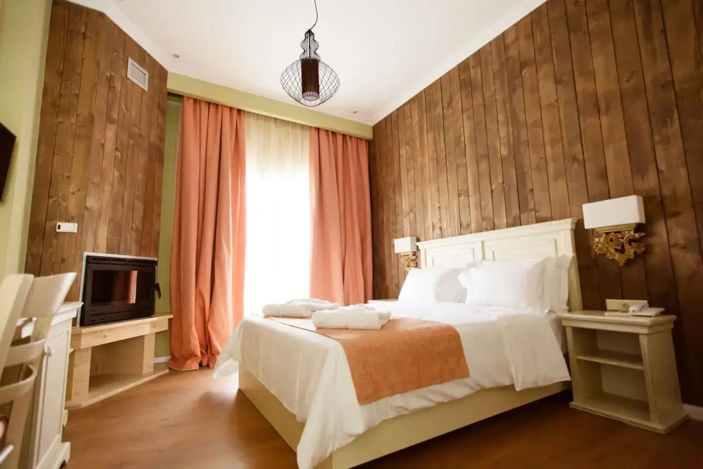 Standard Double room (full double bed)