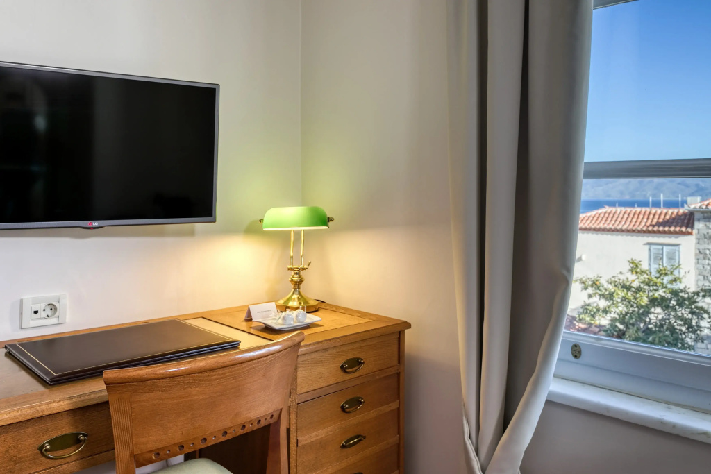 Double Junior Suite (full double bed)