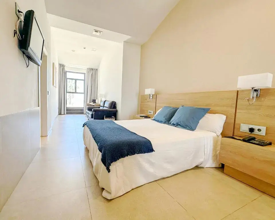 Double Junior Suite with sea view (full double bed)