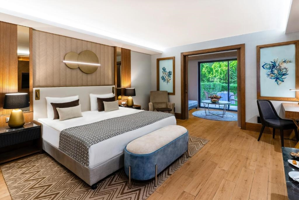 Deluxe Superior Double room with land view (full double bed)
