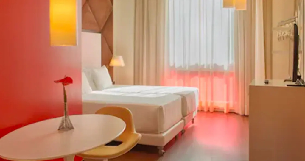 Nhow Premium Double room (twin beds)