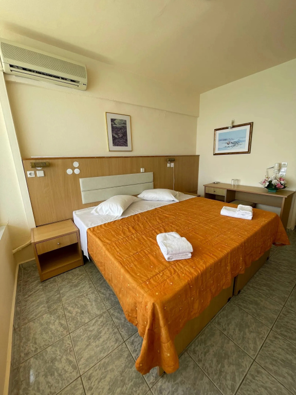 Eri Beach Hotel - Chambres