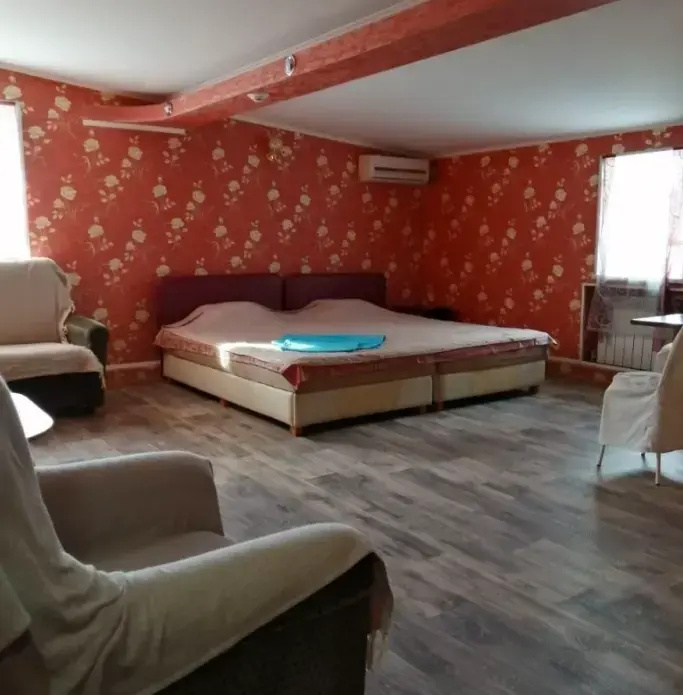 Double Suite (full double bed)