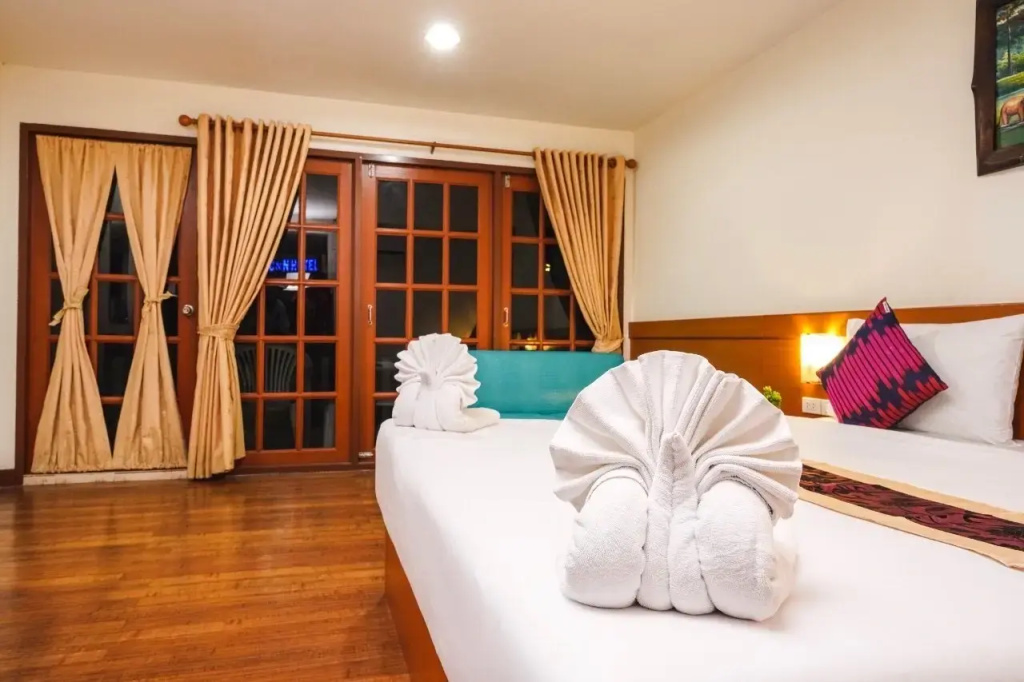 Deluxe room with pool view