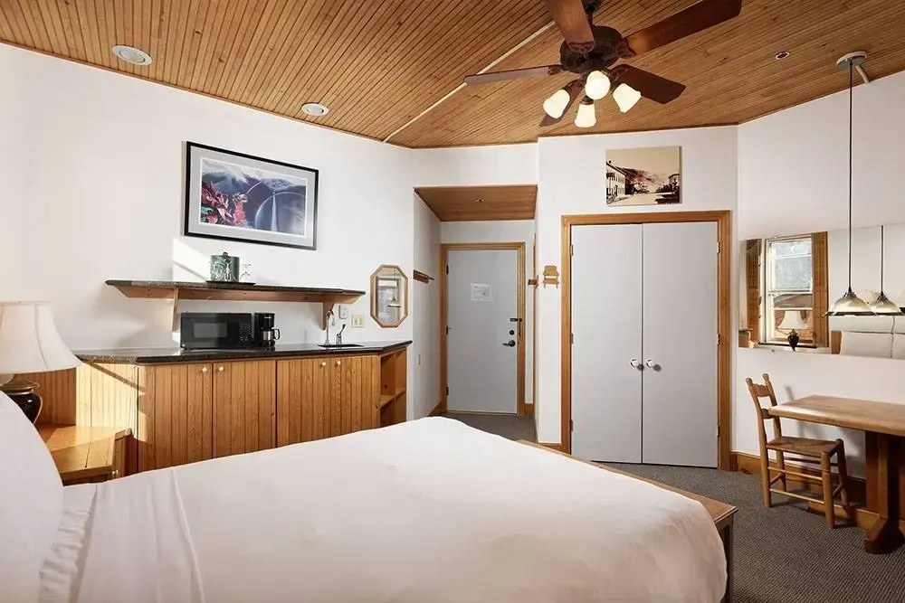 Independence Square Lodge by Frias - Chambres